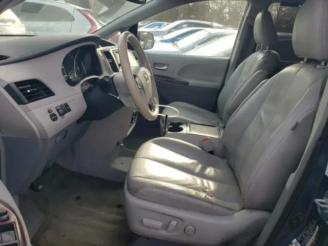 2014 TOYOTA SIENNA XLE  