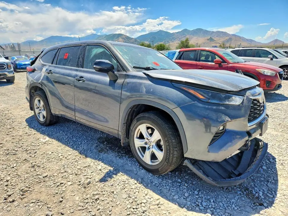2022 TOYOTA HIGHLANDER LE  