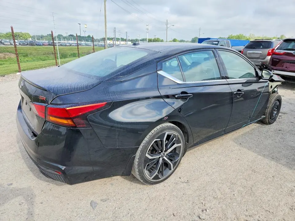 2024 NISSAN ALTIMA SR  