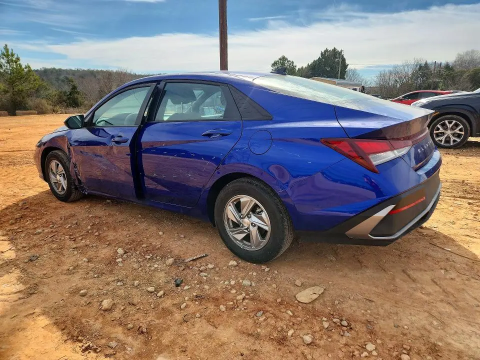 2025 HYUNDAI ELANTRA SE  