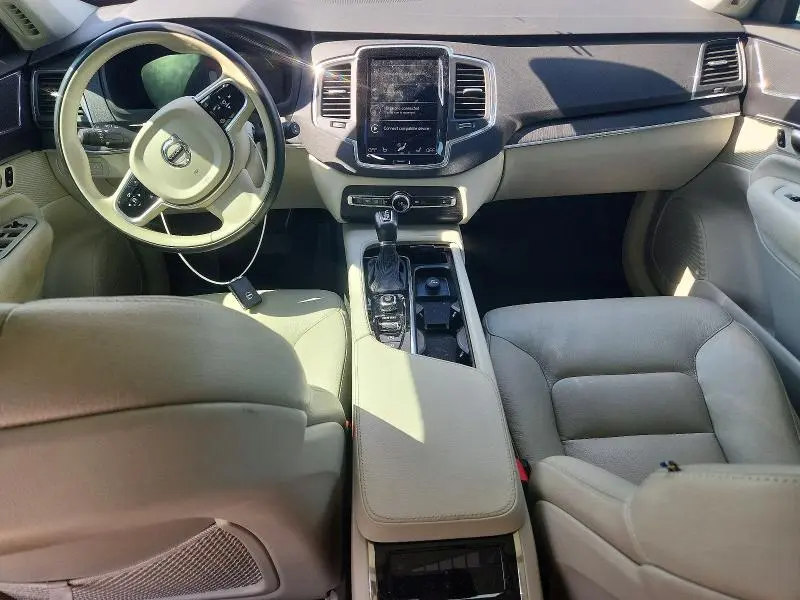 2020 VOLVO XC90 T6 MOMENTUM  