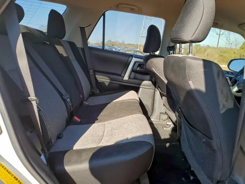 2023 TOYOTA 4RUNNER SE  