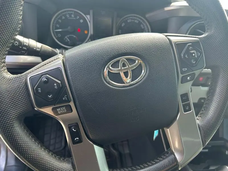 2020 TOYOTA TACOMA SR5 V6  