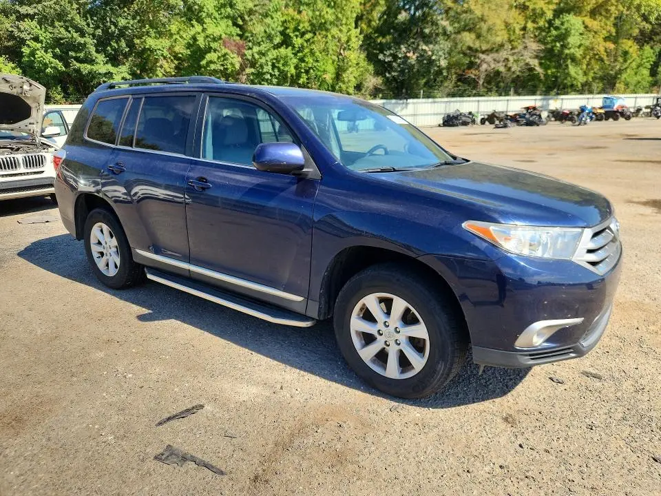 2013 TOYOTA HIGHLANDER SE  