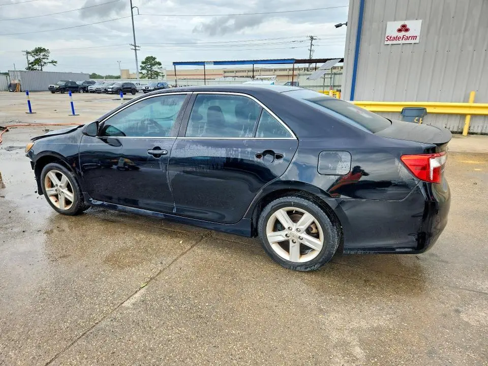 2014 TOYOTA CAMRY SE  