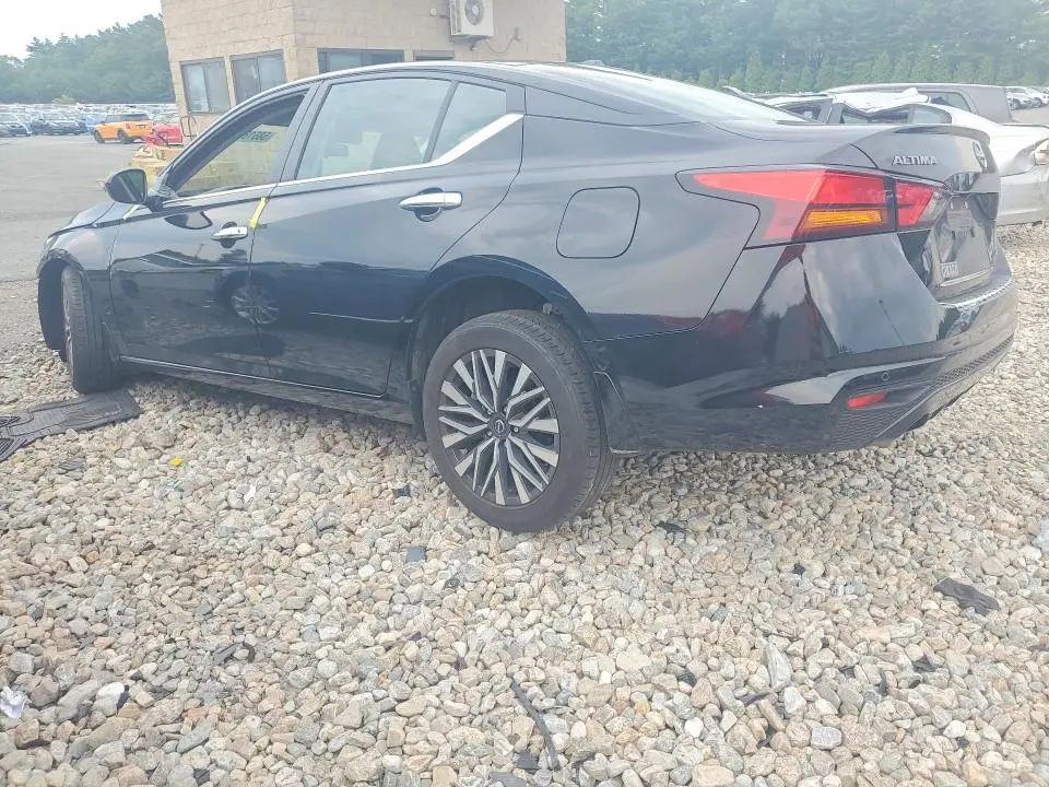 2023 NISSAN ALTIMA SV  