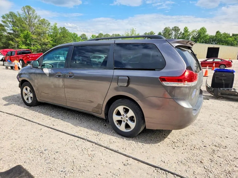 2012 TOYOTA SIENNA LE  
