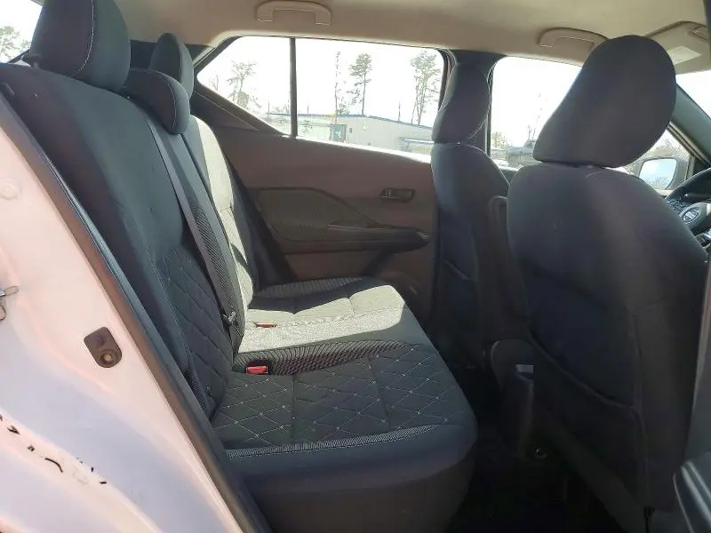 2019 NISSAN KICKS S  