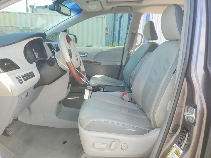 2014 TOYOTA SIENNA LIMITED 7-PASSENGER  