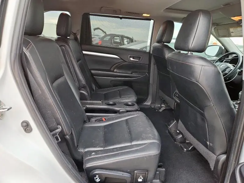 2019 TOYOTA HIGHLANDER SE  