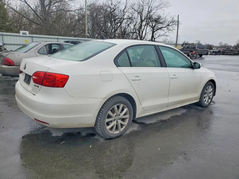 2013 VOLKSWAGEN JETTA   
