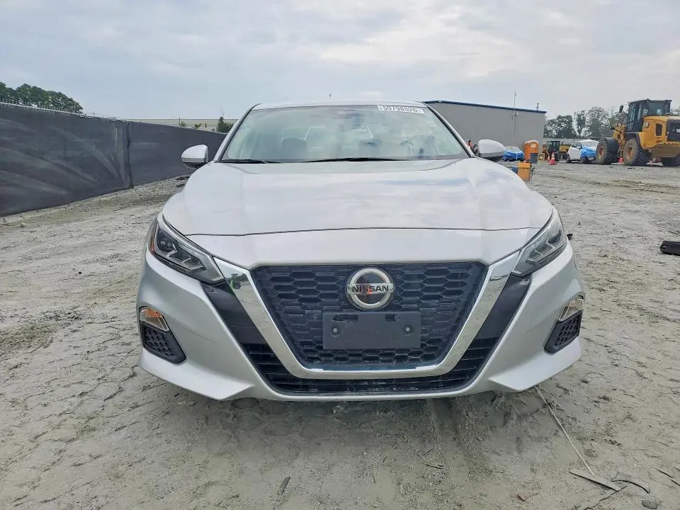 2022 NISSAN ALTIMA SV  