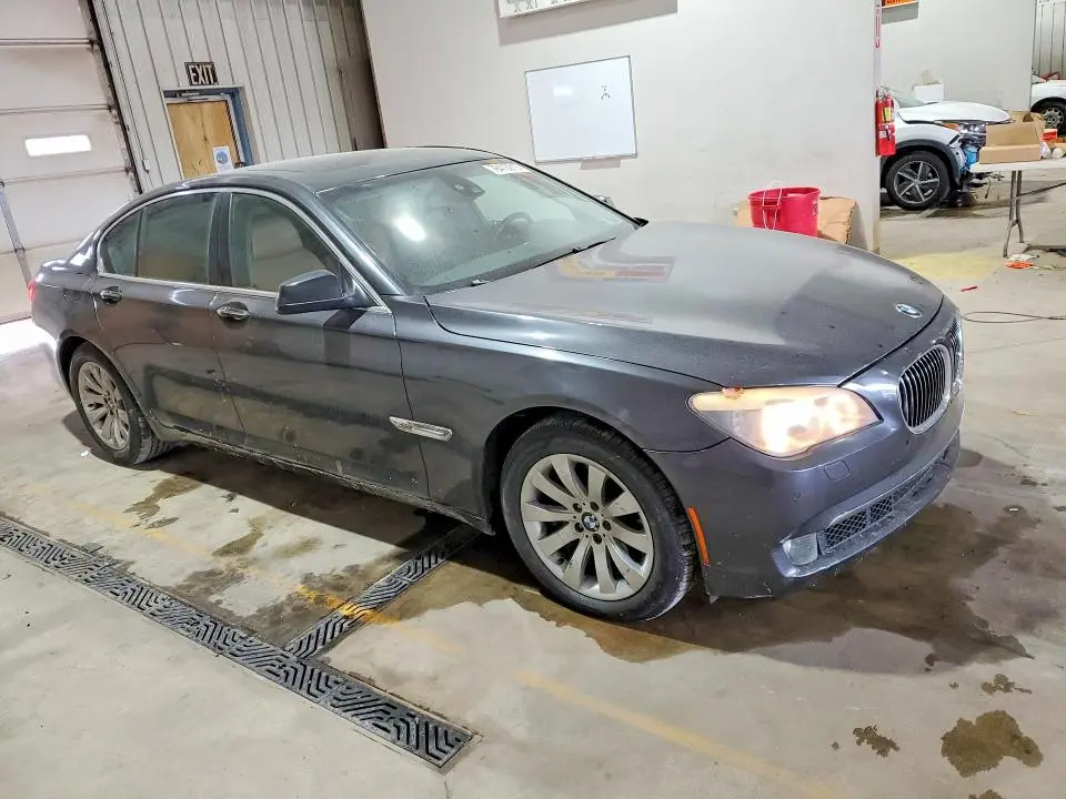 2011 BMW 750 XI  
