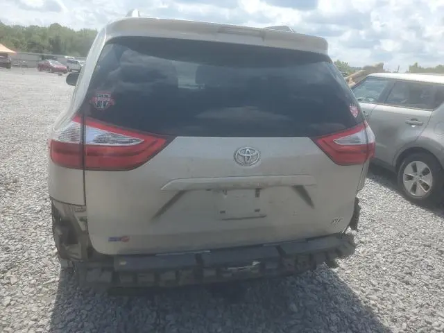 2017 TOYOTA SIENNA XLE  