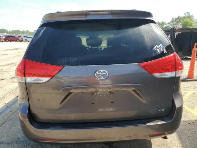 2013 TOYOTA SIENNA LE  