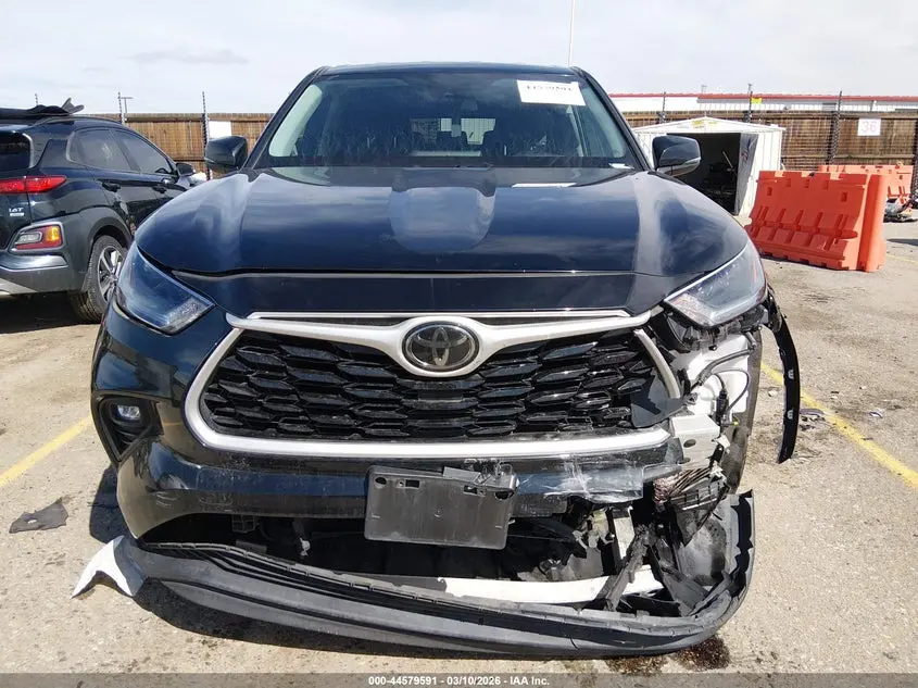 2021 TOYOTA HIGHLANDER LE
