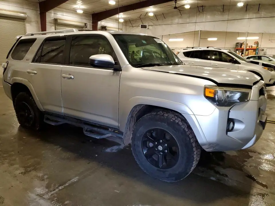 2016 TOYOTA 4RUNNER SR5  