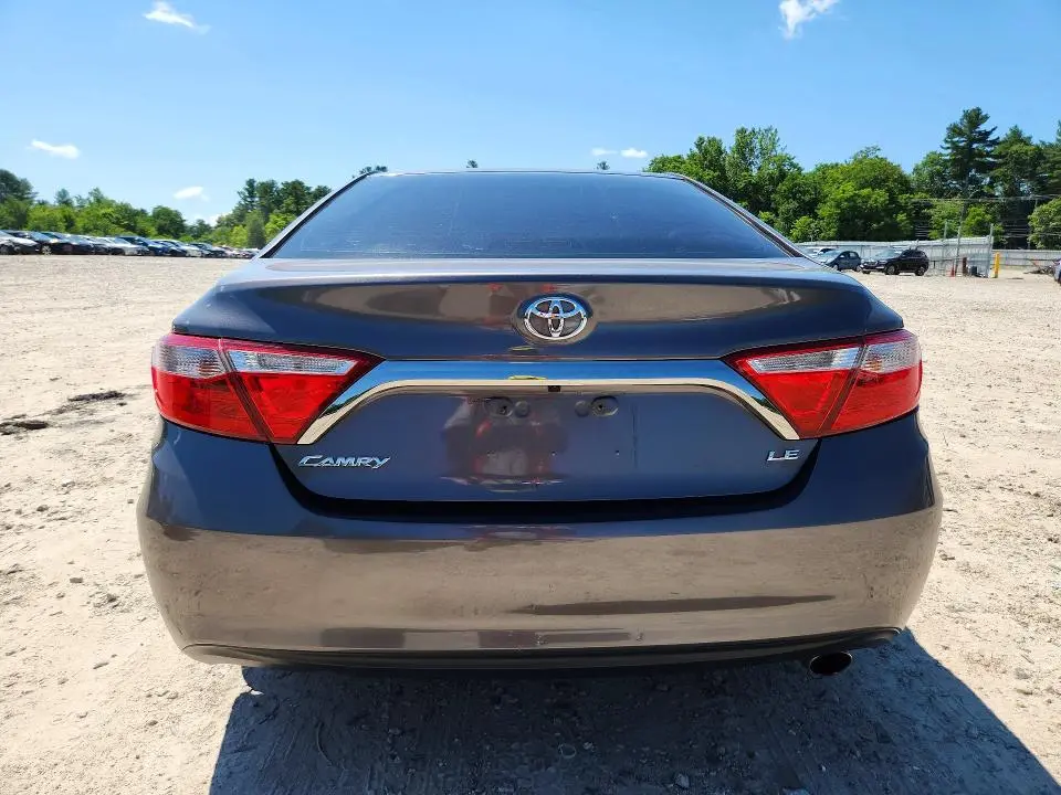 2017 TOYOTA CAMRY SE  