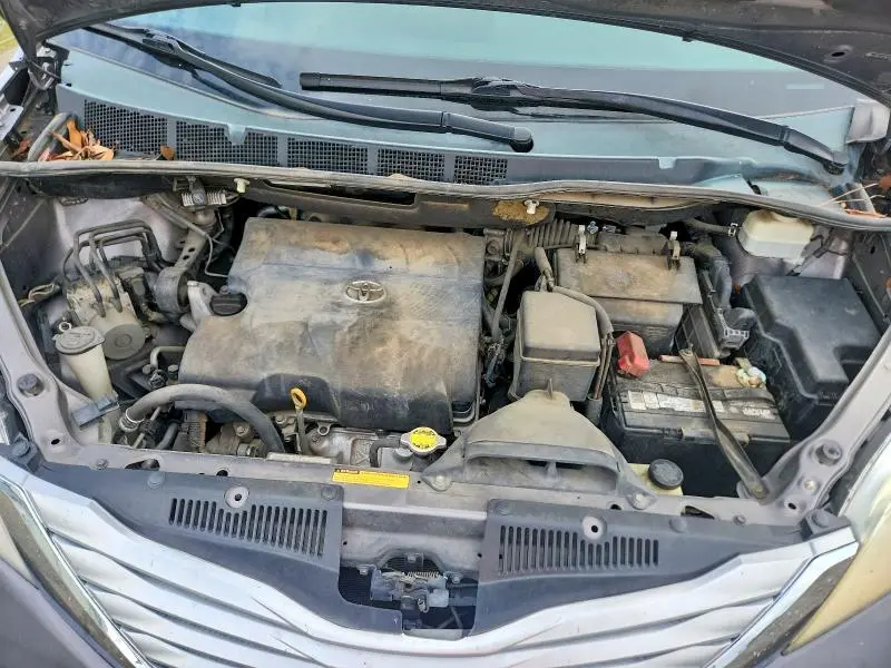 2011 TOYOTA SIENNA LIMITED 7-PASSENGER  