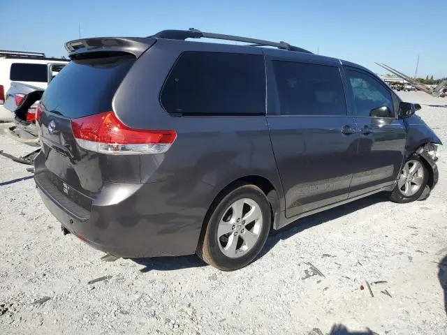 2014 TOYOTA SIENNA LE  
