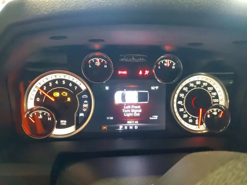 2016 RAM 1500 SLT  