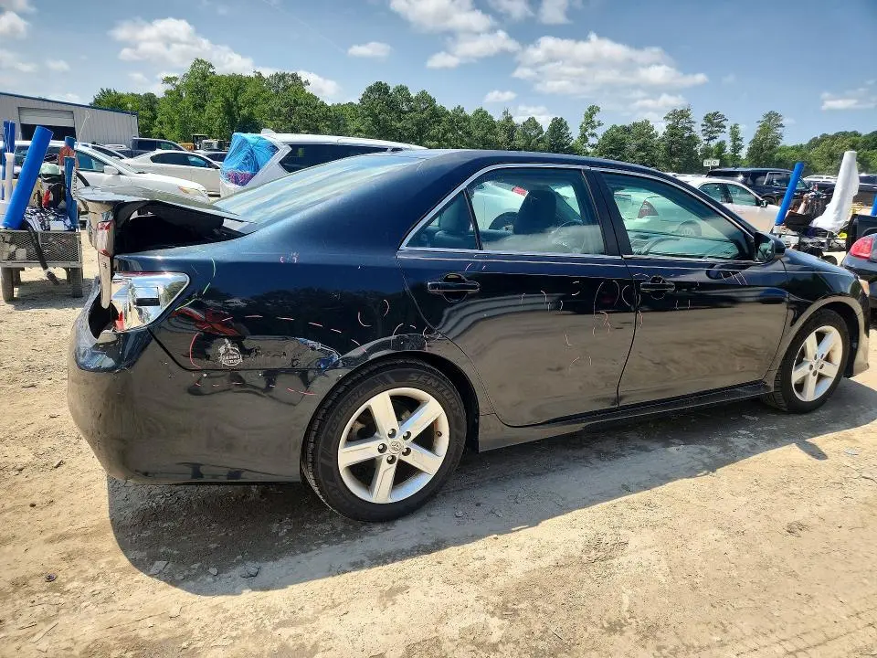 2014 TOYOTA CAMRY SE  