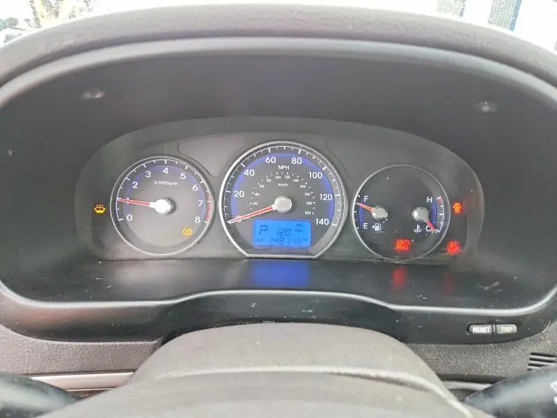 2011 HYUNDAI SANTA FE SE  