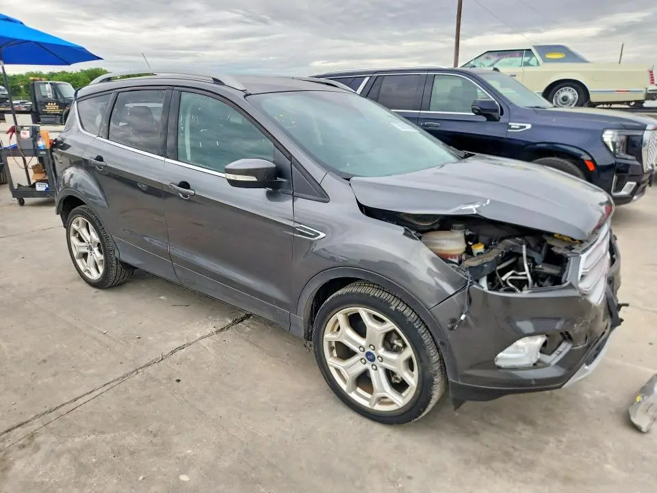 2019 FORD ESCAPE TITANIUM  