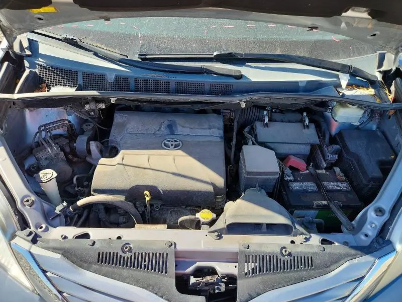 2015 TOYOTA SIENNA LE  