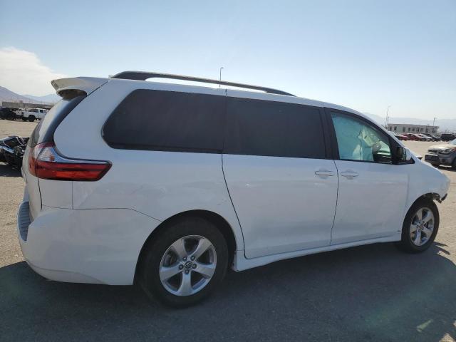 2018 TOYOTA SIENNA LE