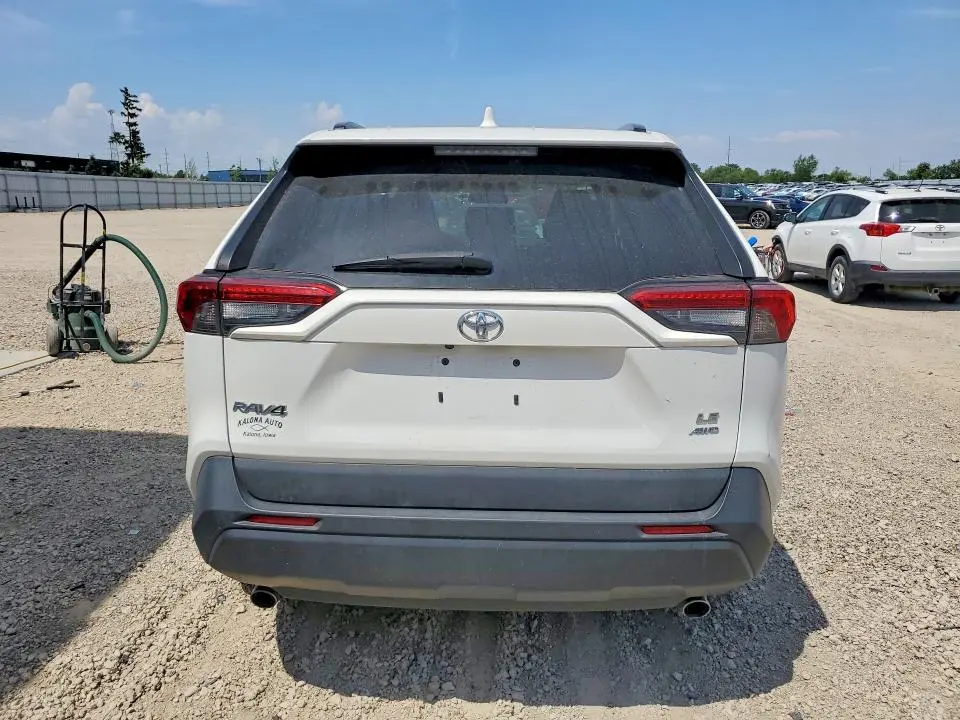 2020 TOYOTA RAV4 LE  