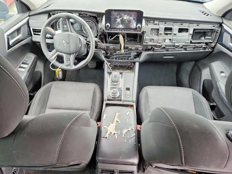2023 MITSUBISHI OUTLANDER ES  