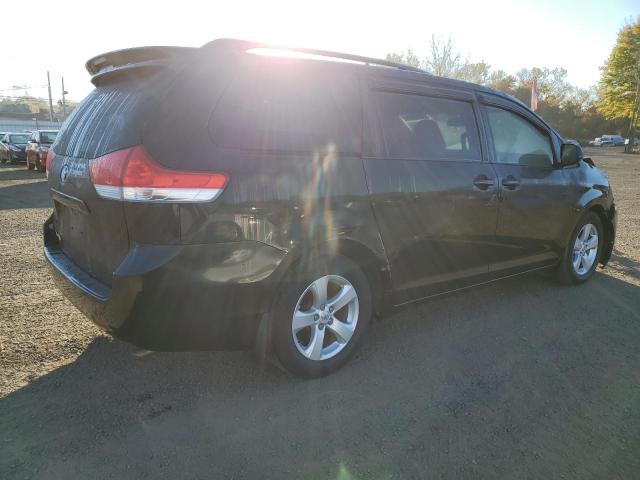 2014 TOYOTA SIENNA LE