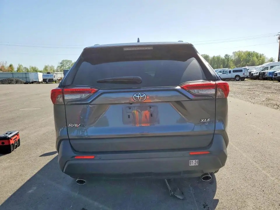 2022 TOYOTA RAV4 XLE  