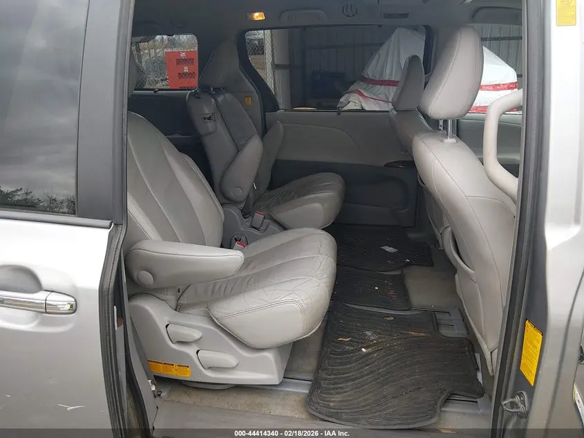 2013 TOYOTA SIENNA XLE V6 8 PASSENGER