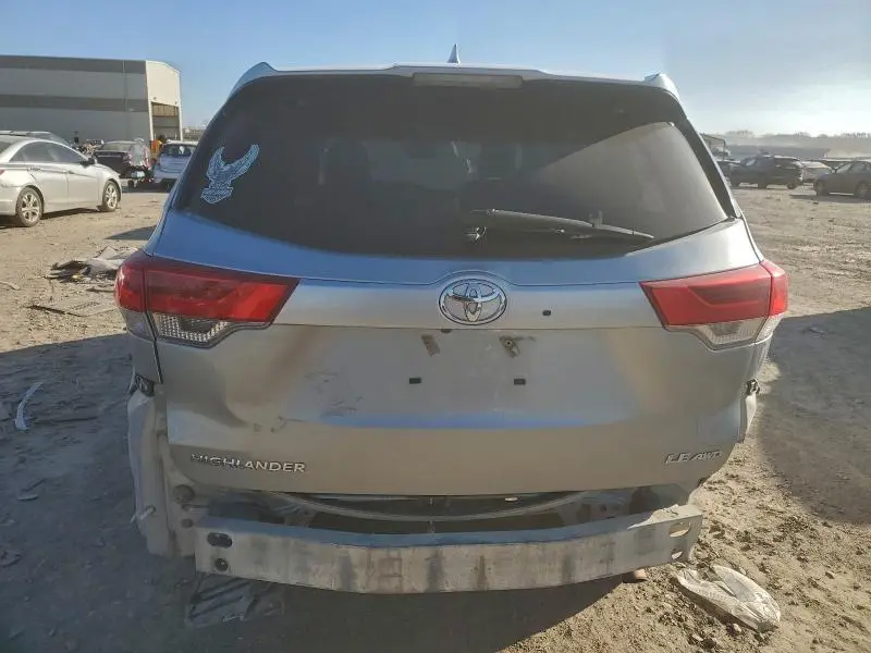 2018 TOYOTA HIGHLANDER LE  