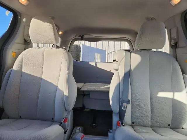 2013 TOYOTA SIENNA LE  