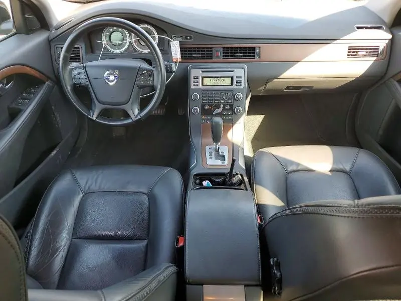 2011 VOLVO XC70 3.2  