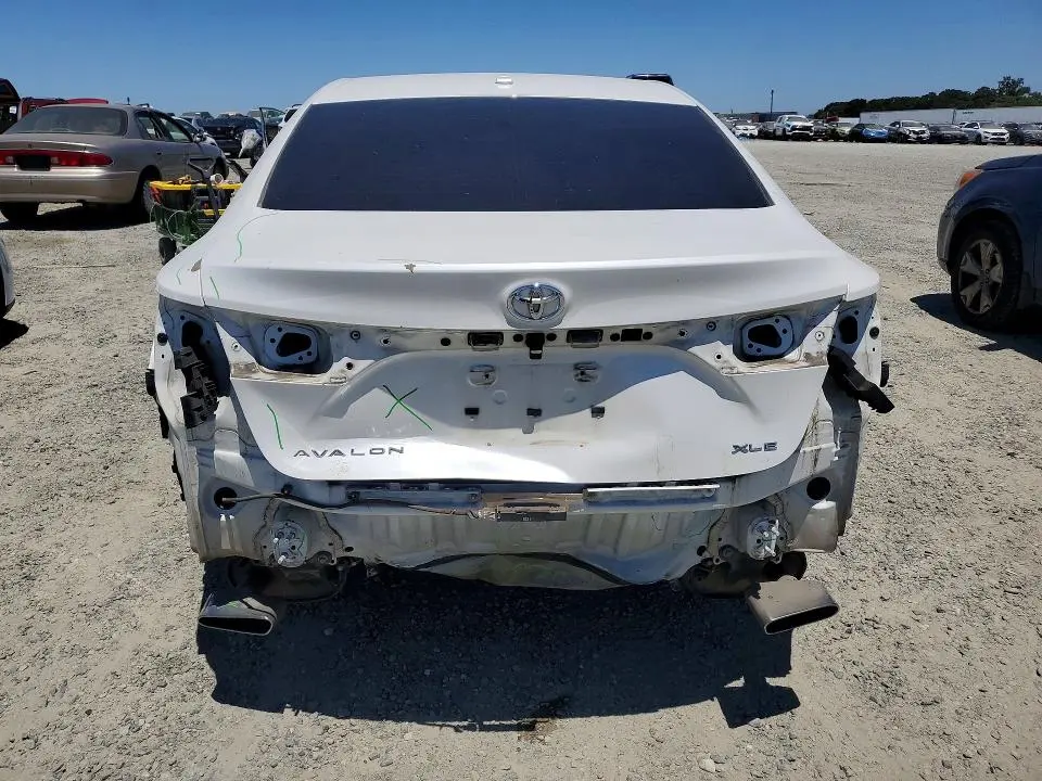 2015 TOYOTA AVALON XLE  