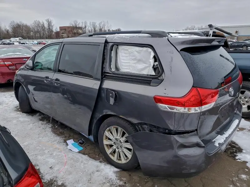 2012 TOYOTA SIENNA LE  