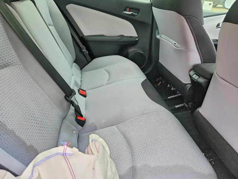 2021 TOYOTA PRIUS LE  