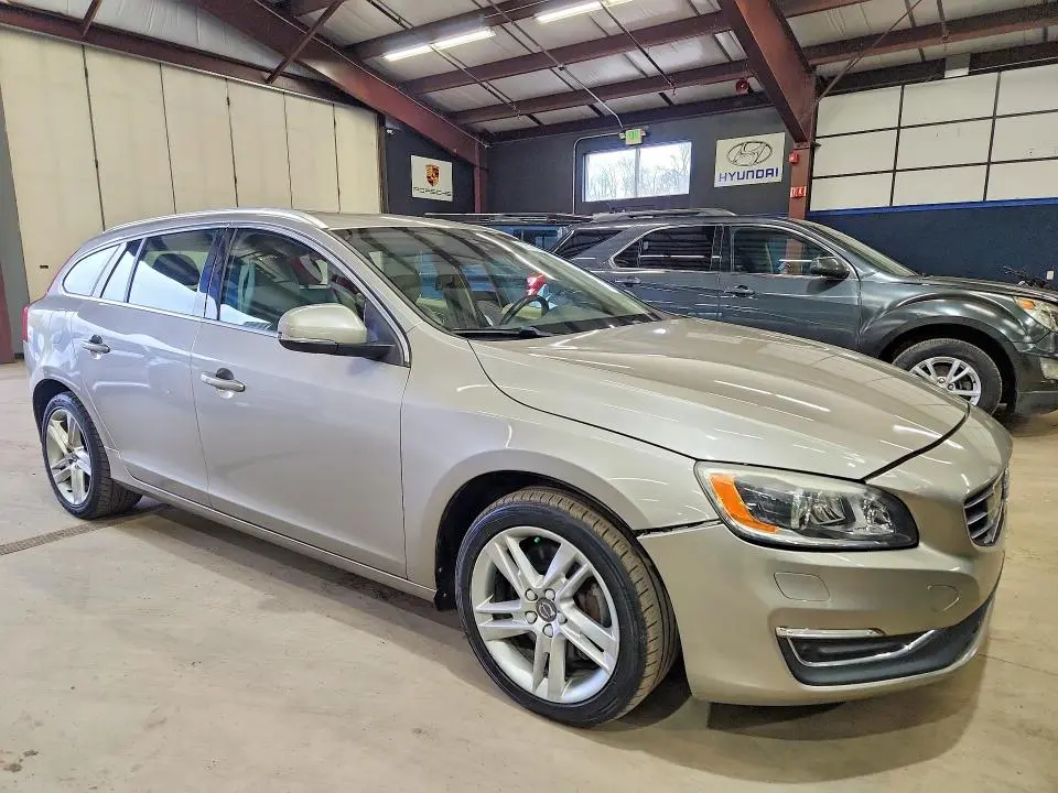 2015 VOLVO V60 PLATINUM  