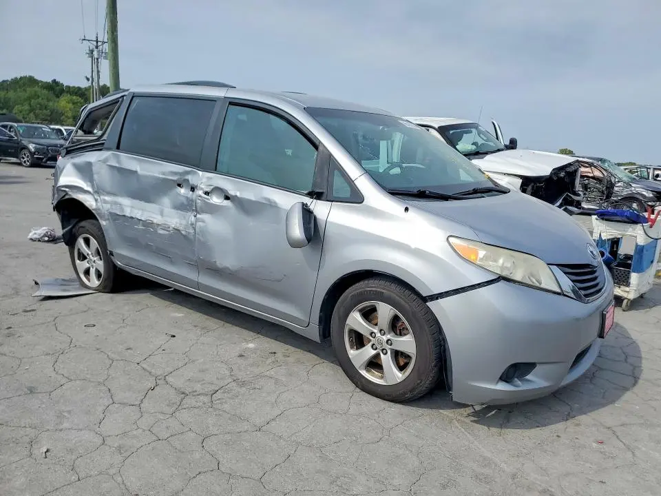 2013 TOYOTA SIENNA LE  