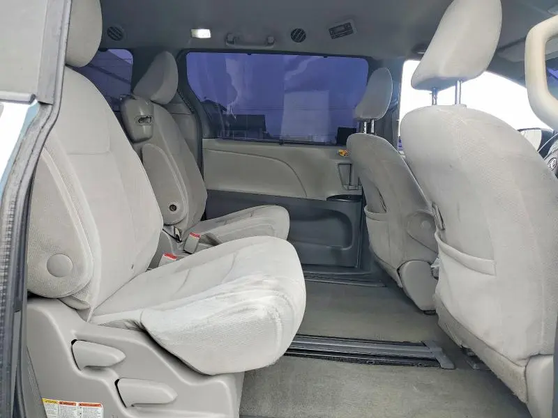 2015 TOYOTA SIENNA LE  