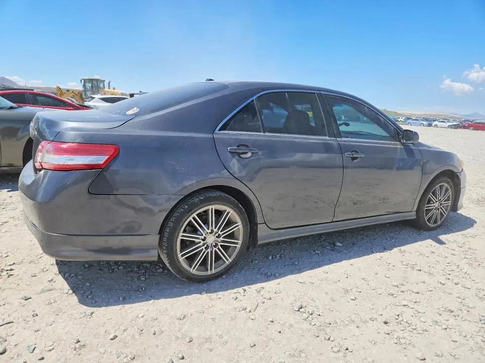 2011 TOYOTA CAMRY SE  