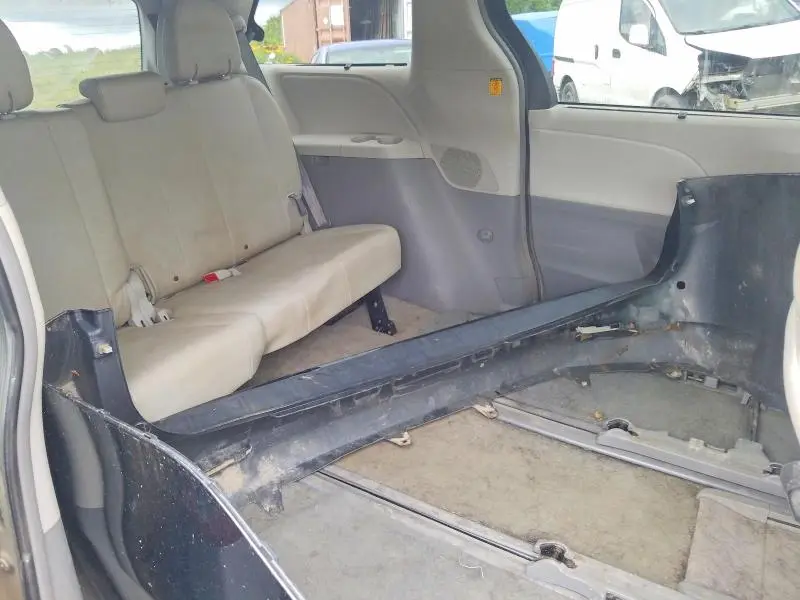 2011 TOYOTA SIENNA XLE  