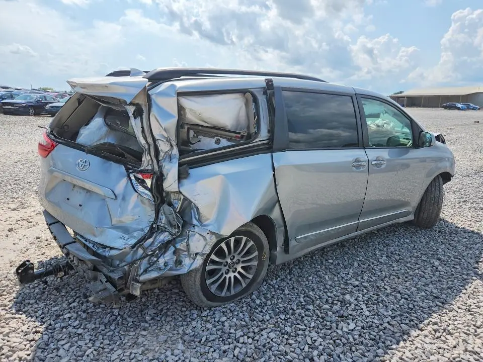2020 TOYOTA SIENNA XLE PREMIUM 8-PASSENGER  