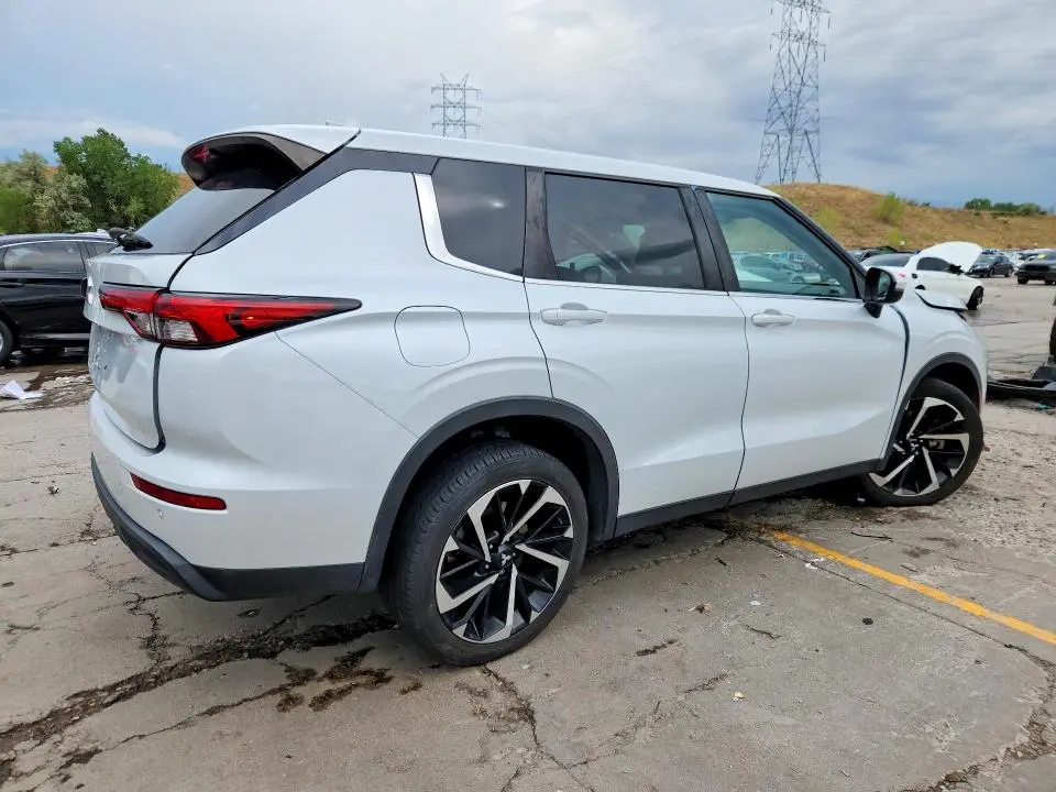 2022 MITSUBISHI OUTLANDER ES  
