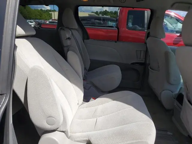 2014 TOYOTA SIENNA LE  