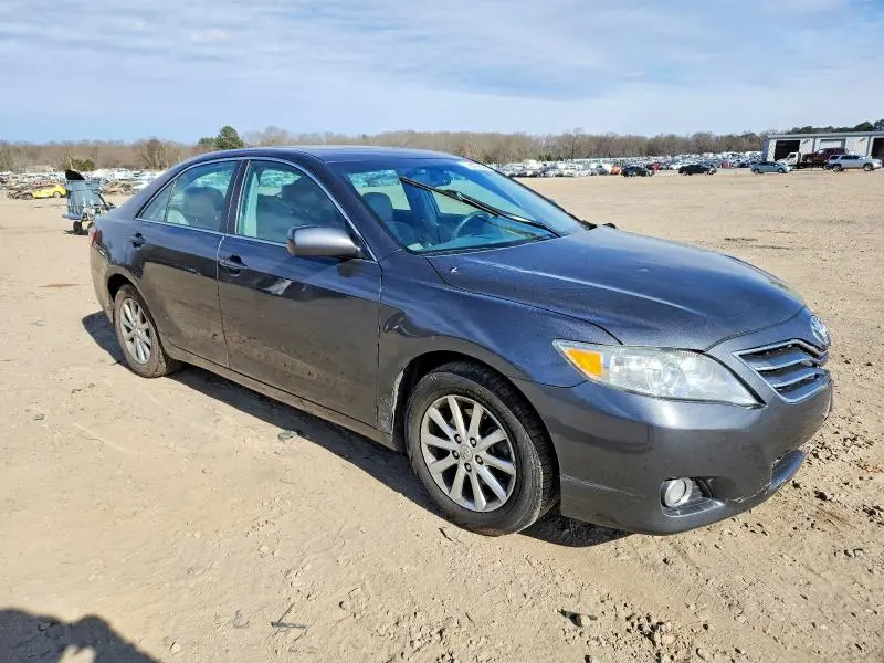 2011 TOYOTA CAMRY SE  